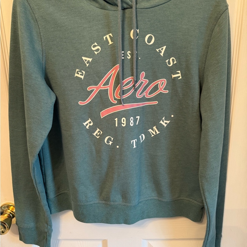 AERO GREEN SWEATSHIRT, SIZE MEDIUM BY Aeropostale